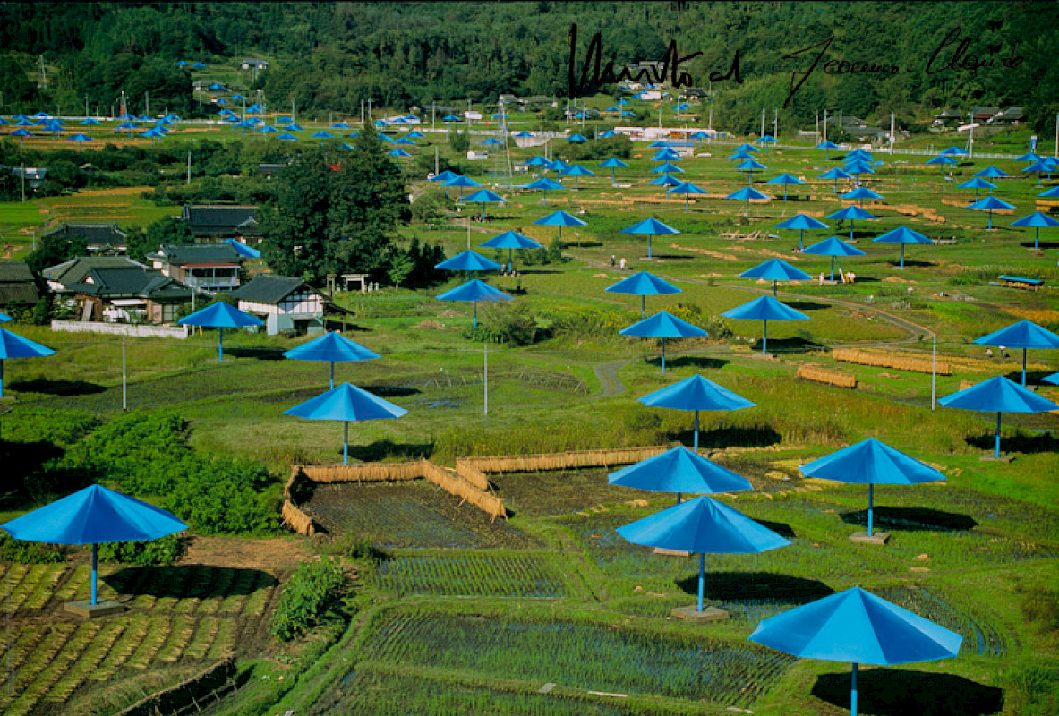 Christo + Jeanne-Claude, Umbrellas Blue Nr. XIV, 1991