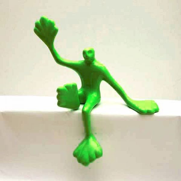 Rosalie - Flossi Groß VI sitzend, rechts Hallo, dunkelgrün