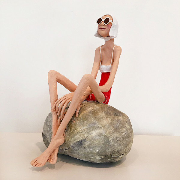 Marina Krohs, SCHWIMMERIN SITZEND AUF STEIN